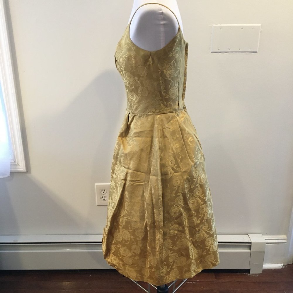 Vintage late 50s/early 60s Gold brocade dress - Picture 9 of 13